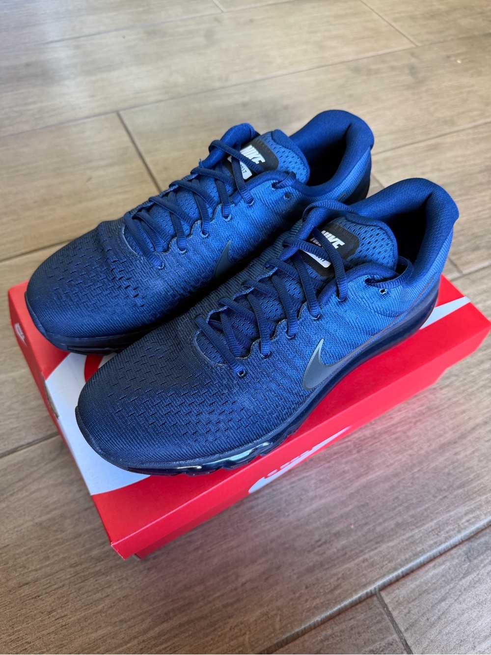 Nike Air Max 2017 ( box without lid )